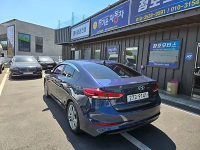 Hyundai Avante 2017, 122451 км, за 5842.2 USD