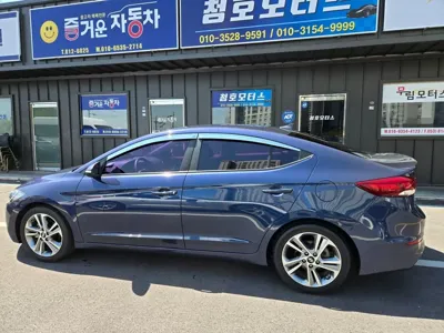 Hyundai Avante 2017, 122451 км, за 5842.2 USD