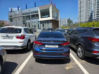 Hyundai Avante 2017, 122451 км, за 5842.2 USD