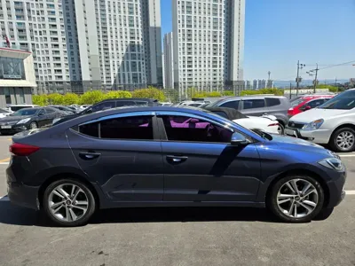 Hyundai Avante 2017, 122451 км, за 5842.2 USD