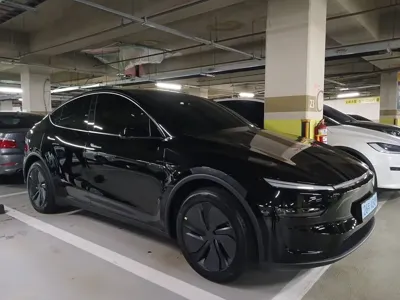Tesla Model Y 2026, 865 км, за 27791.55 USD