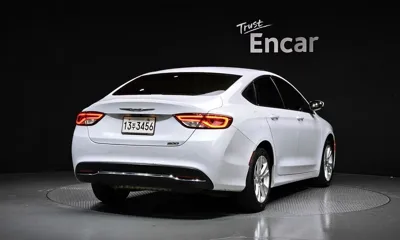 Chrysler 200 2015, 128844 км, за 2582.78 USD