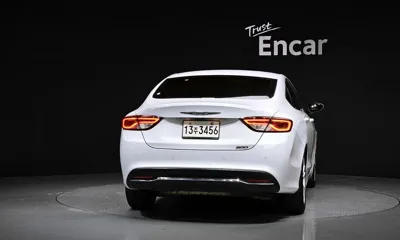 Chrysler 200 2015, 128844 км, за 2582.78 USD