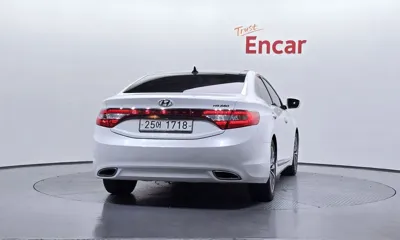 Hyundai Grandeur 2014, 160839 км, за 3577.94 USD