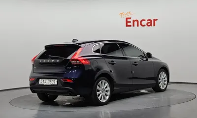 Volvo V40 2016, 156260 км, за 5144.23 USD