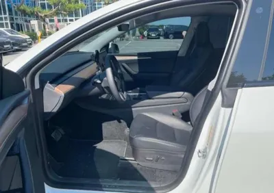 Tesla Model Y 2023, 39228 км, за 5869.91 USD