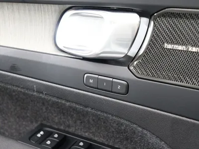 Volvo XC40 2023, 14385 км, за 24156.49 USD - фото 6