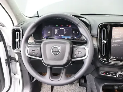 Volvo XC40 2023, 14385 км, за 24156.49 USD - фото 9