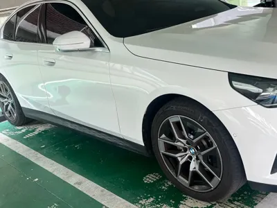 BMW 5-Series 2025, 25028 км, за 36969.94 USD