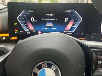 BMW 5-Series 2025, 25028 км, за 36690.57 USD - фото 8