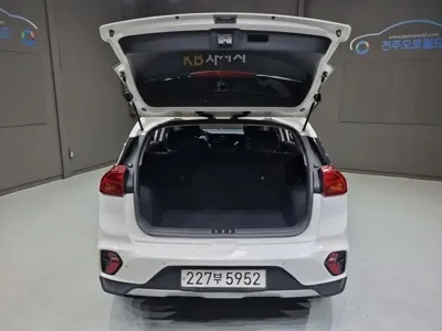 Kia Niro 2020, 96795 км, за 9386.9 USD - фото 17