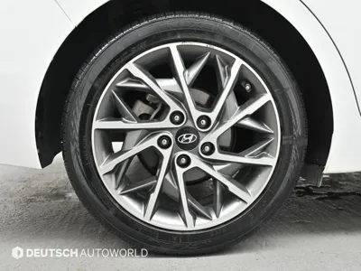 Hyundai Avante 2020, 72900 км, за 7947.89 USD