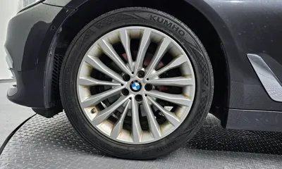 BMW 5-Series 2019, 86291 км, за 15370.46 USD