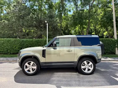 Land Rover Defender 2024, 5300 км, за 83955.78 USD