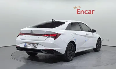 Hyundai Avante 2023, 90375 км, за 10962.32 USD
