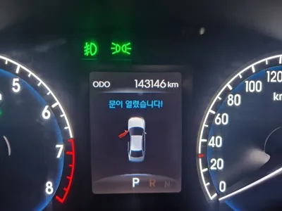 Hyundai Genesis 2012, 143124 км, за 5135.54 USD - фото 5