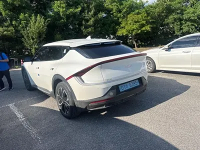 Kia EV6 2023, 33716 км, за 5592.75 USD