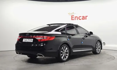 Hyundai Grandeur 2015, 104860 км, за 4561.08 USD