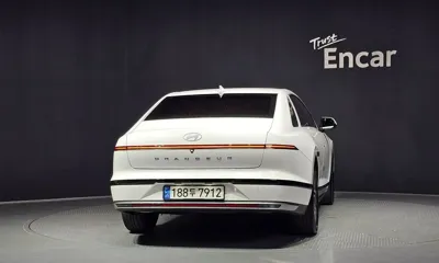 Hyundai Grandeur 2023, 21896 км, за 23959.56 USD