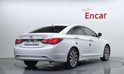 Hyundai Sonata 2013, 160689 км, за 2691.35 USD