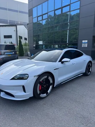 Porsche Taycan · 2025 год
