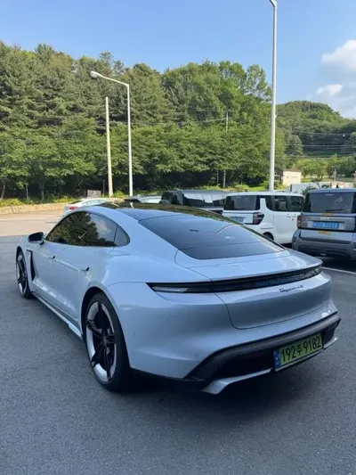 Porsche Taycan 2025, 12180 км, за 98230.64 USD