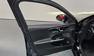 Mercedes-Benz C-Class 2023, 37679 км, за 23446.27 USD - фото 24