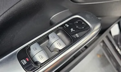 Mercedes-Benz C-Class 2023, 37679 км, за 23446.27 USD - фото 28