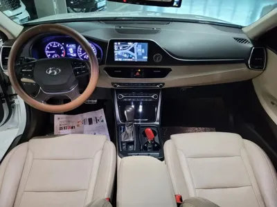 Hyundai Grandeur 2018, 188367 км, за 6309.82 USD