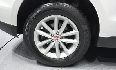 Jaguar F-Pace 2017, 119532 км, за 8205.33 USD