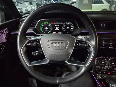 Audi e-tron 2020, 79000 км, за 27946.42 USD - фото 12