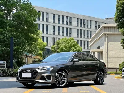 Audi A4L · 2022 год