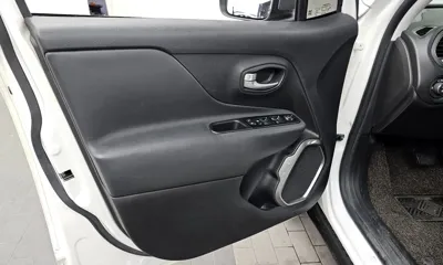 Jeep Renegade 2020, 57532 км, за 10358.31 USD - фото 24