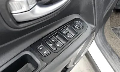 Jeep Renegade 2020, 57532 км, за 10358.31 USD - фото 27
