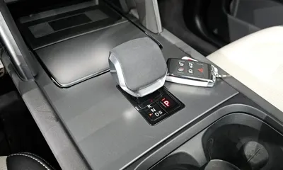 Land Rover Discovery Sport 2025, 2064 км, за 32450.3 USD - фото 9