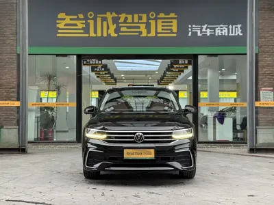 Volkswagen Tiguan L 2022, 49000 км, за 17577.84 USD