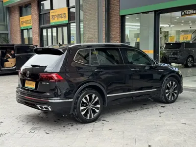 Volkswagen Tiguan L 2022, 49000 км, за 17577.84 USD