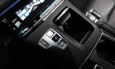 Hyundai Grandeur 2022, 48903 км, за 15534.12 USD - фото 9