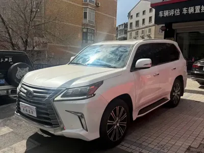 Lexus LX · 2022 год