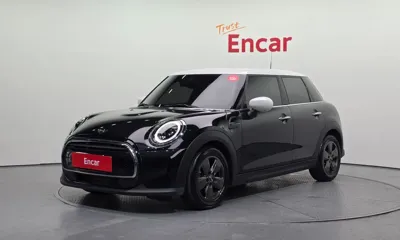 MINI Cooper · 2023 год