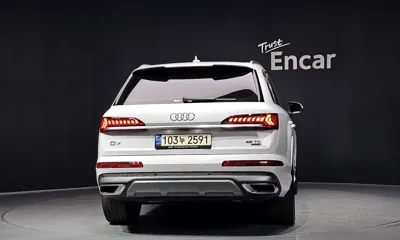 Audi Q7 2021, 105463 км, за 26977.82 USD