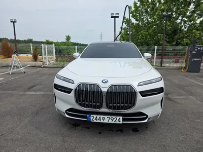 BMW 7-Series · 2023 год