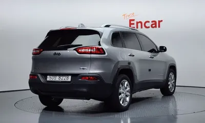 Jeep Cherokee 2017, 101567 км, за 5846.03 USD