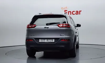 Jeep Cherokee 2017, 101567 км, за 5846.03 USD