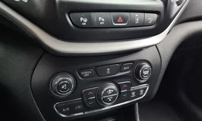 Jeep Cherokee 2017, 101567 км, за 5846.03 USD - фото 16