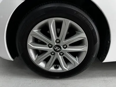 Hyundai Avante 2014, 121337 км, за 3185.33 USD