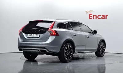 Volvo V60 2016, 101812 км, за 8543.81 USD