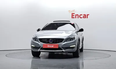 Volvo V60 2016, 101812 км, за 8543.81 USD