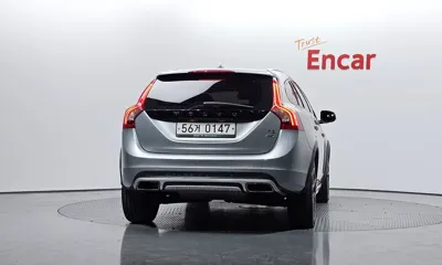 Volvo V60 2016, 101812 км, за 8543.81 USD