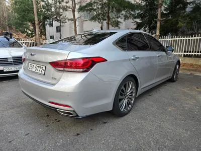 Hyundai Genesis 2014, 145000 км, за 5616.12 USD